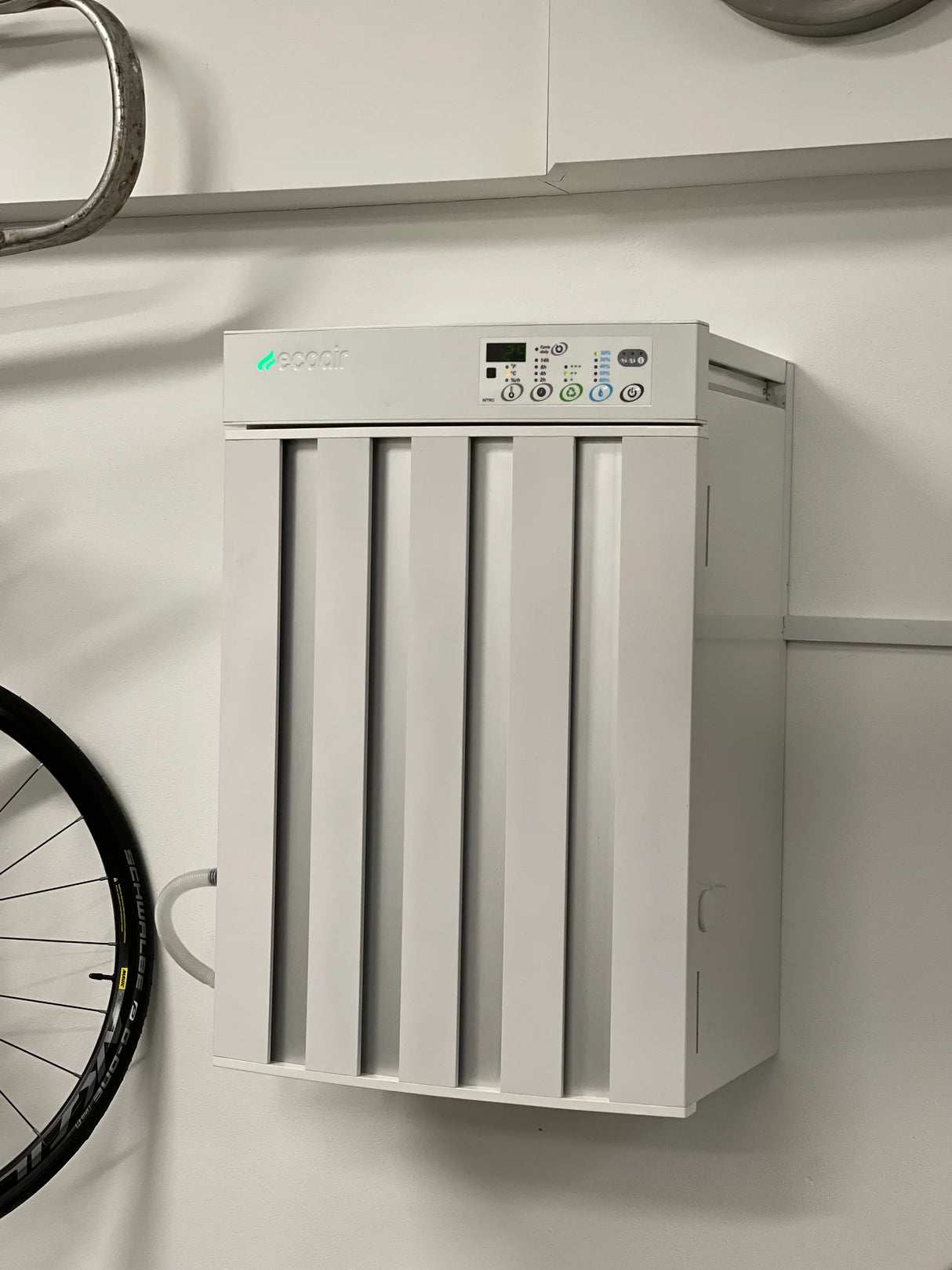 EcoAir Droid Desiccant Dehumidifier 25L/Day – Dual 5L Tanks, Active Carbon Filter, Remote Control, IP24 Water-Resistant, Up to 220m²